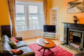 Гостиница 2 Bedroom Flat on Leith Walk Sleeps 4  Эдинбург